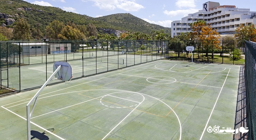 زمین بسکتبال هتل ریچموند افسوس ریزورت